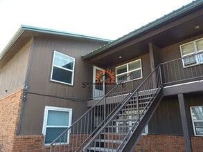 Building Photo - 1204 W Manana Blvd