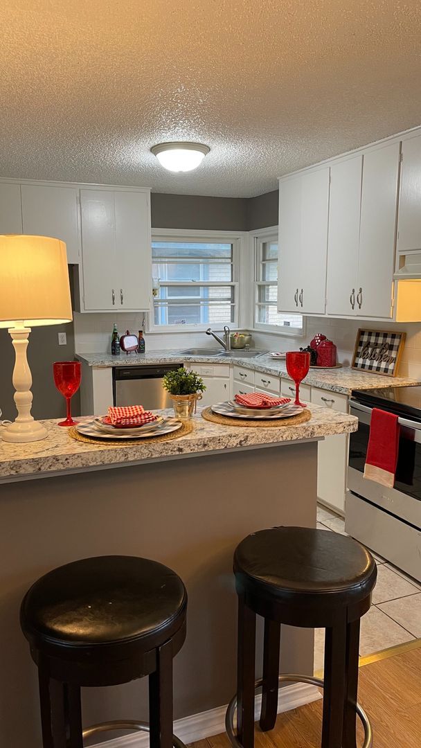 Foto del edificio - 3 bedroom home Newly remodeled for rent in SW OKC near SW 59th and Penn!
