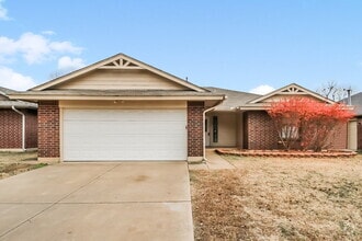 Building Photo - 16 N Greengate Dr