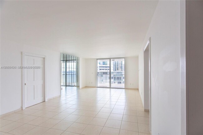 Foto del edificio - 1420 Brickell Bay Dr