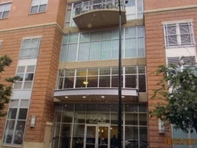 Building Photo - 950 W Monroe St