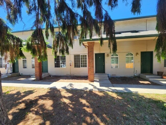 Townhouses - Quail Ridge Apartments