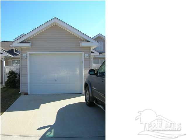Foto principal - 7885 Stonebrook Dr