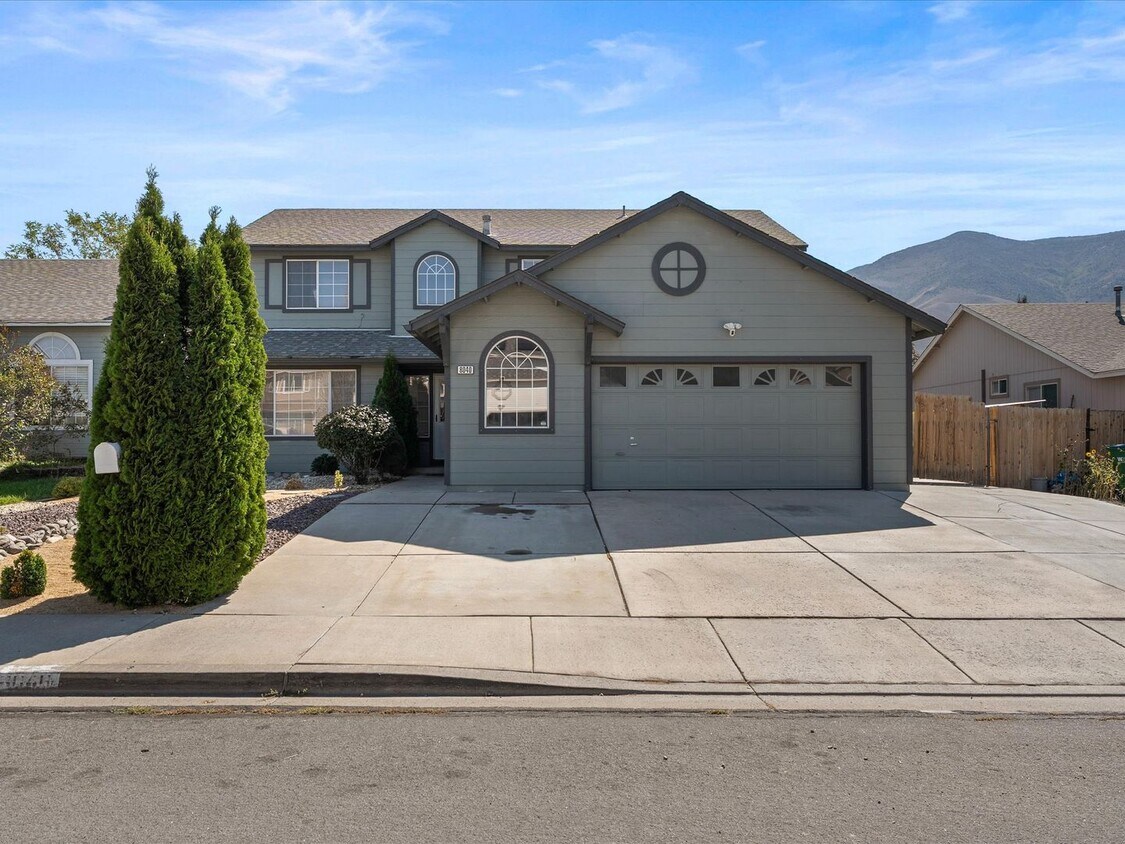 Primary Photo - Newly Renovated 4 Bedroom Home with Gorgeo...