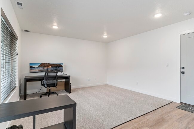Building Photo - 433 W 620 N