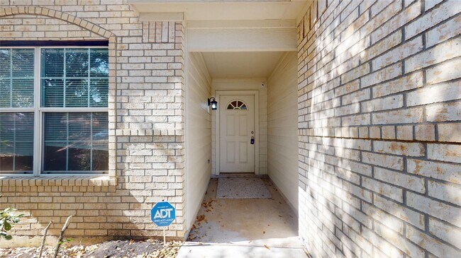 Building Photo - 6007 Baldwin Elm St