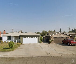 Building Photo - 1402 Oak St