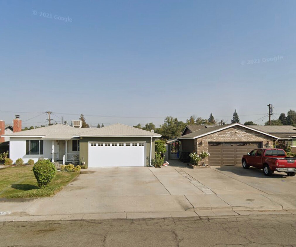 Primary Photo - 1402 Oak St