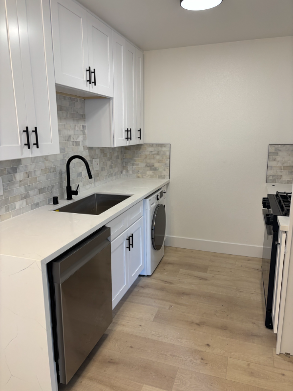 Building Photo - 17372 Dairyview Cir