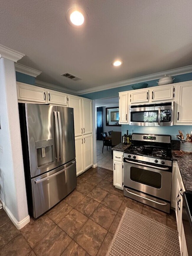 Building Photo - Upgraded Hallmark home on quiet cul-de-sac in a private community!