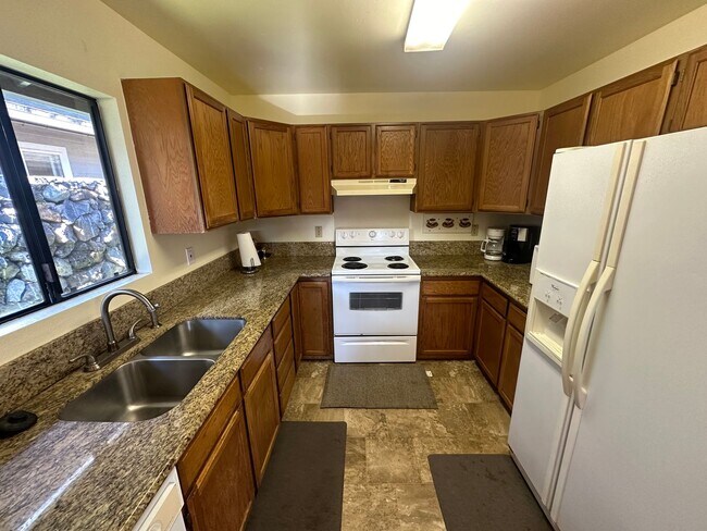 Foto del edificio - 3/2 House W/ 1/1 Cottage