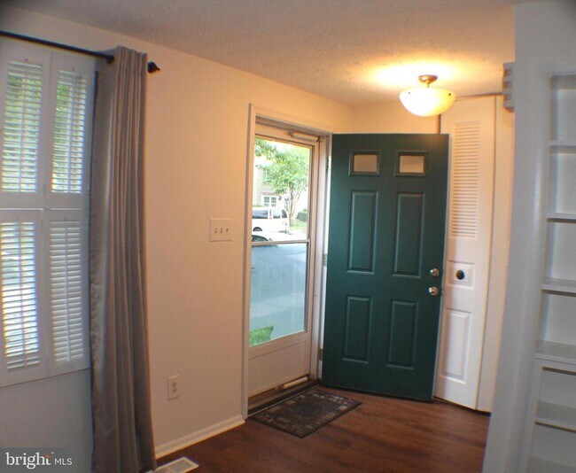 Foto del edificio - 7915 Tyson Oaks Cir