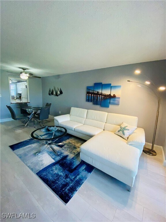 Foto del edificio - 400 Forest Lakes Blvd