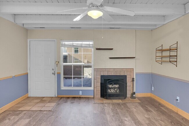 Foto del edificio - $1,440.95- 2 Bed, 1.5 Bath Townhome in CO Springs with Central AC and All Utilities Included