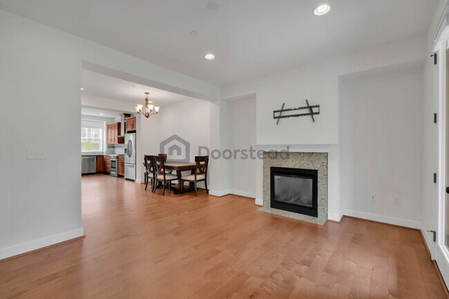 Building Photo - 1333 Chelsea Walk NE