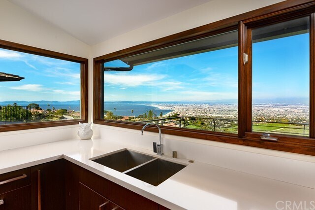 Foto del edificio - 6061 Woodfern Dr