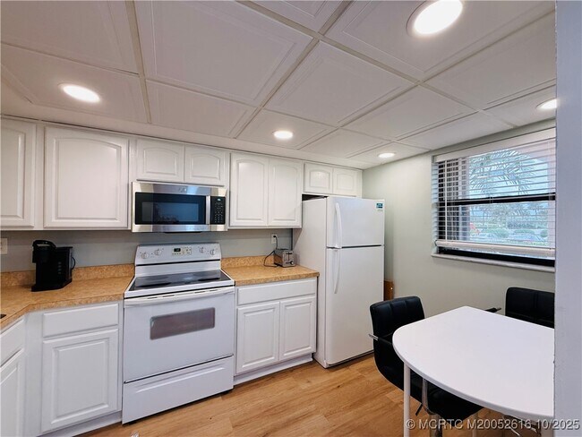 Foto del edificio - 9490 S Ocean Dr