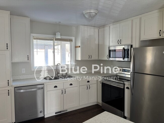 Building Photo - 740 Terrace Dr