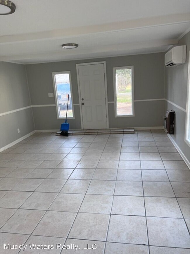 Foto del edificio - 4 br, 2 bath House - 1913 Simpson Dr