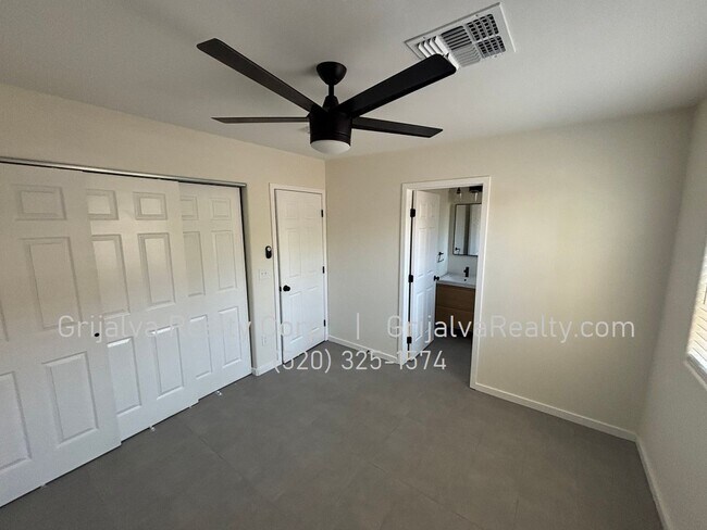 Foto del edificio - 2926 N Winstel Blvd