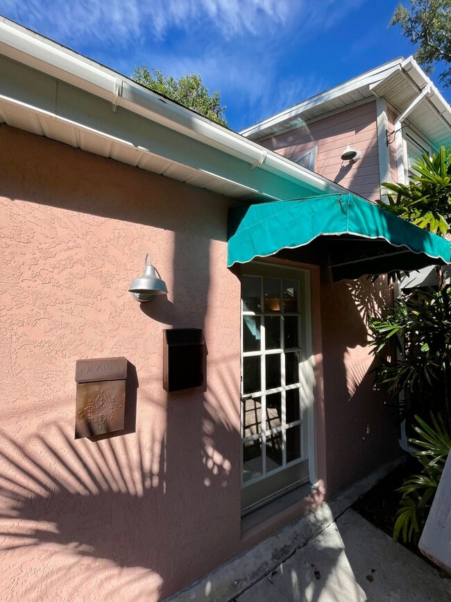 Building Photo - Just Listed!  Charming 2/1 College Park Ho...