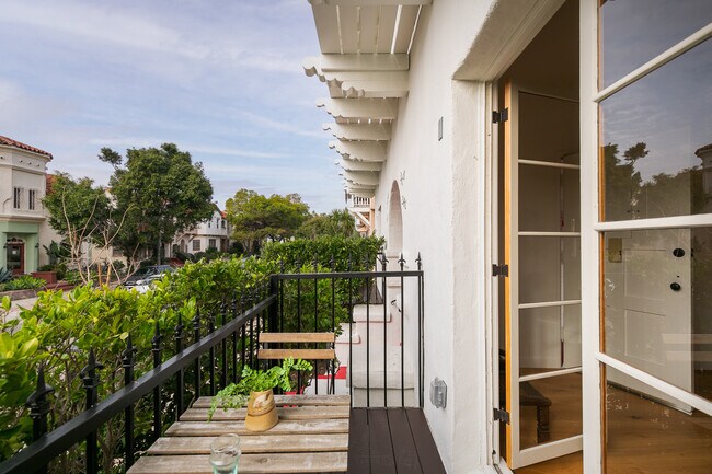 Foto del edificio - 348 N Gardner St