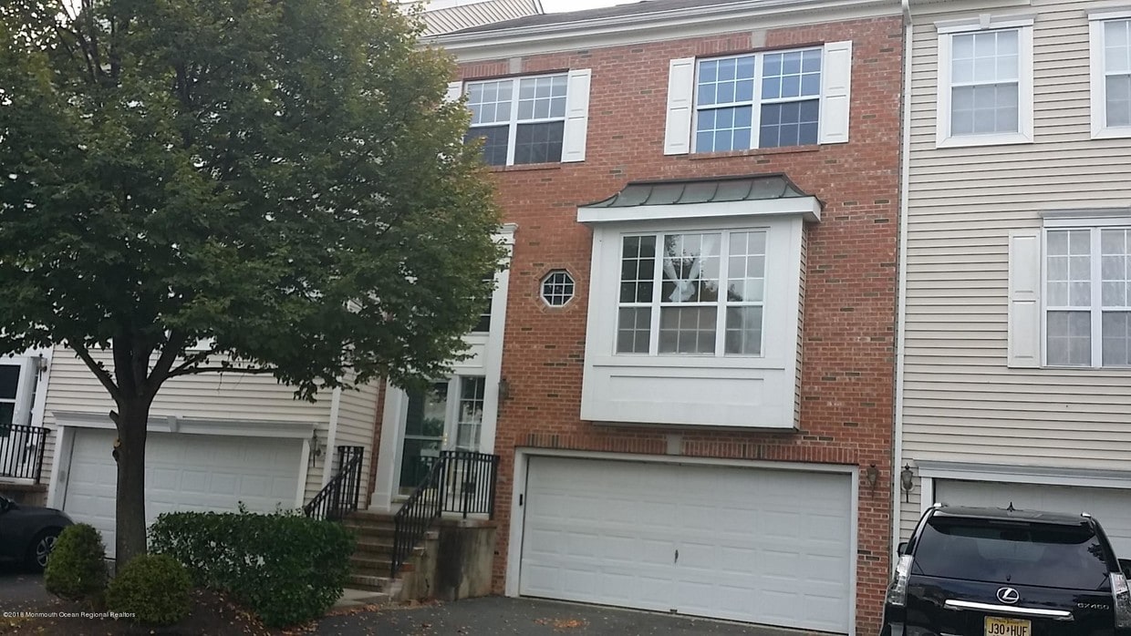 219 Hidden Lake Dr Unit 219, Marlboro Township, NJ 07751 Condo for