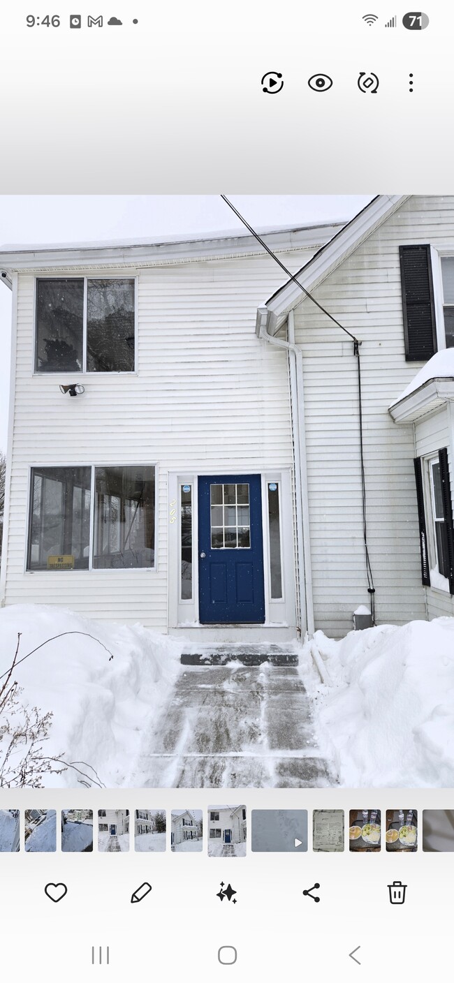 Building Photo - 205 Pine St
