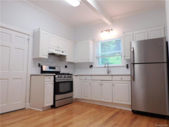 Building Photo - 440 Piermont Ave