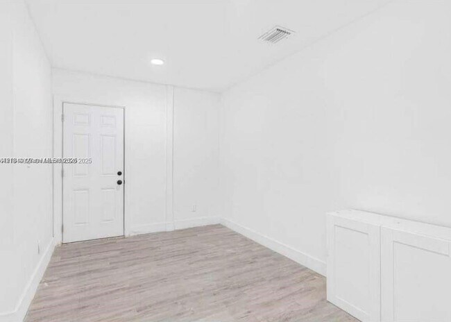 Foto del edificio - 1539 NW 8th Ave