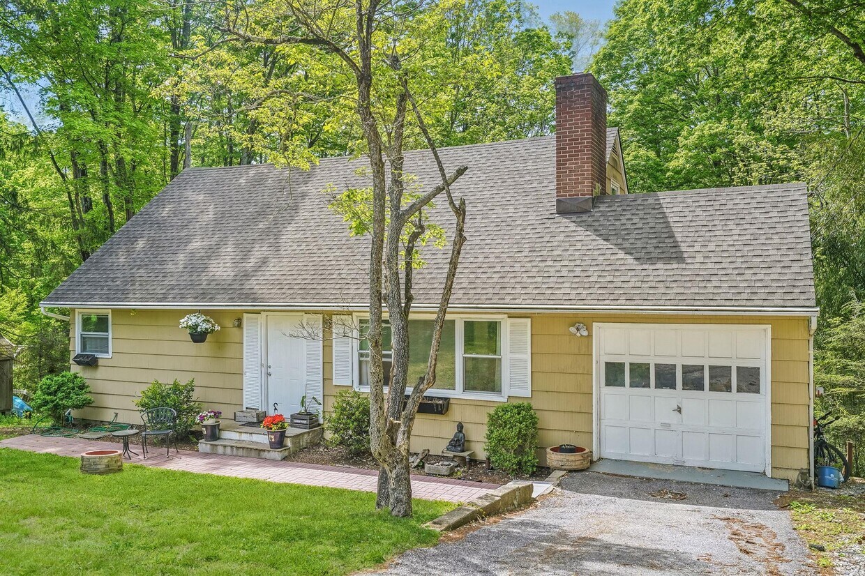 Foto principal - 13 Glenwood Rd