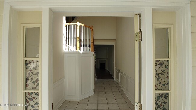 Building Photo - 11073 Castlemain Cir E