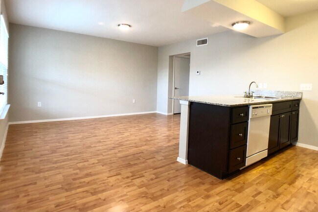 Building Photo - Sublease Available 9/14/2026- 8/01/2027