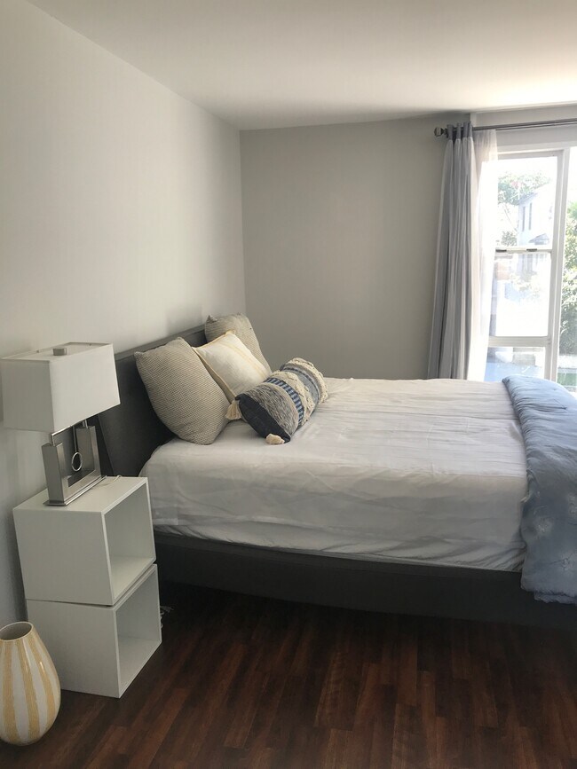 Foto del edificio - 1730 Glendon Ave