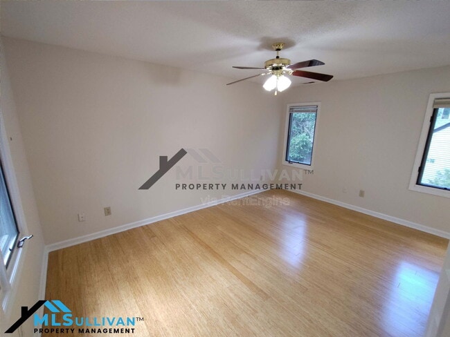 Building Photo - 4930 Pine Cone Dr