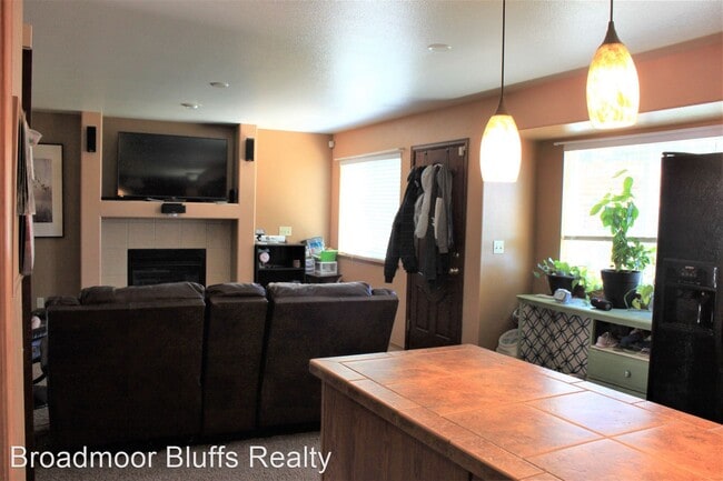 Building Photo - 4 br, 3.5 bath House - 6663 Camino Del Rey