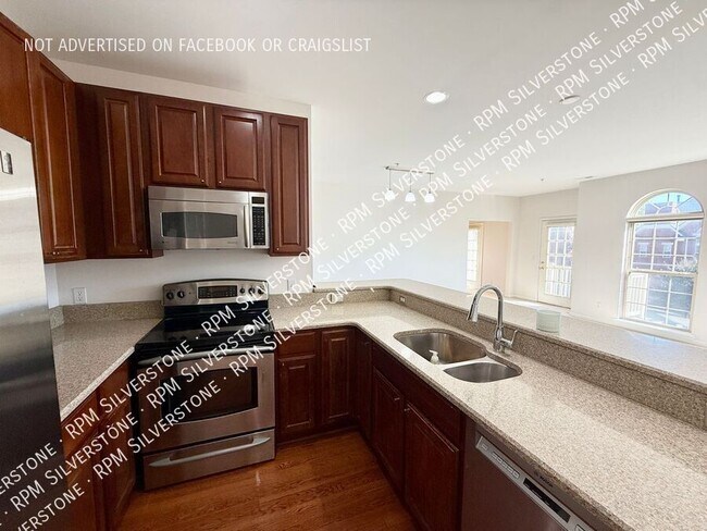 Foto del edificio - 3255 Camden Dr