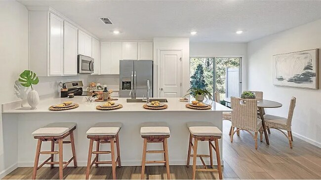 Foto del edificio - 6841 Lake Mist Ln