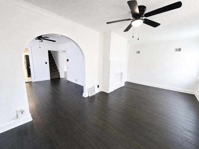 Foto del edificio - 6425 Hagerwood Rd