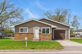 Building Photo - 927-933 Park Ave