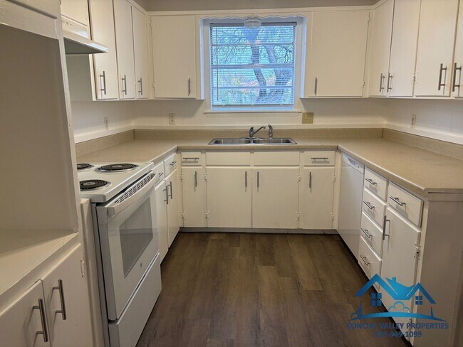 Foto del edificio - 8575 Grape Creek Rd