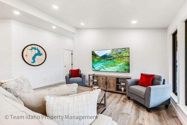 Building Photo - BRAND NEW! Fully furnished and stocked Single Level Home...Easy & Beautiful Living with a stunnin...