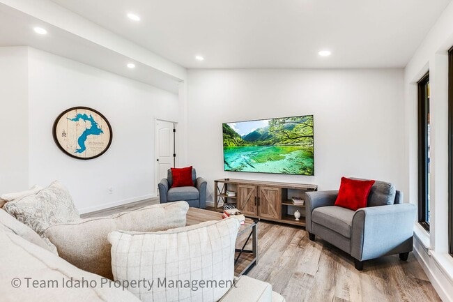 Building Photo - BRAND NEW! Single Level Home...Easy & Beautiful Living with a stunning view of Lake Pend Oreille