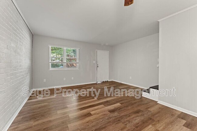 Foto del edificio - 2457 Brownlee St