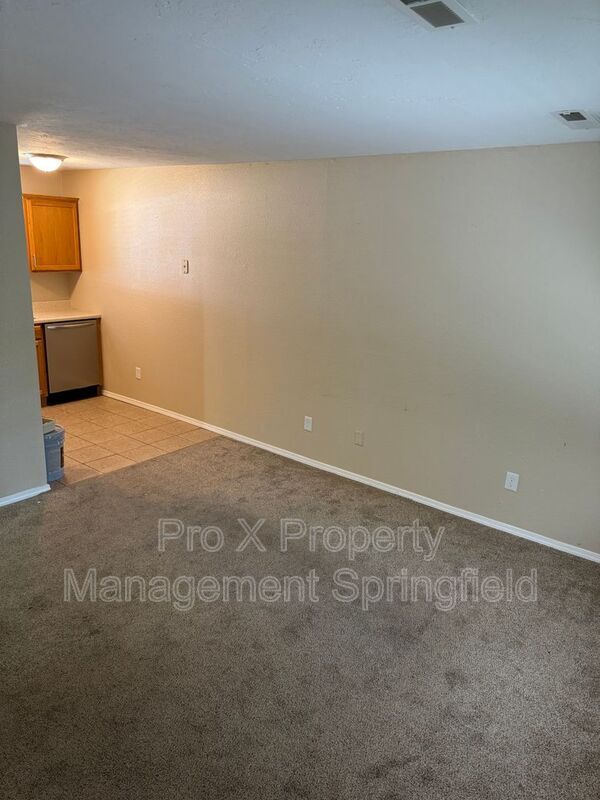 Building Photo - 1050 West Elm Street