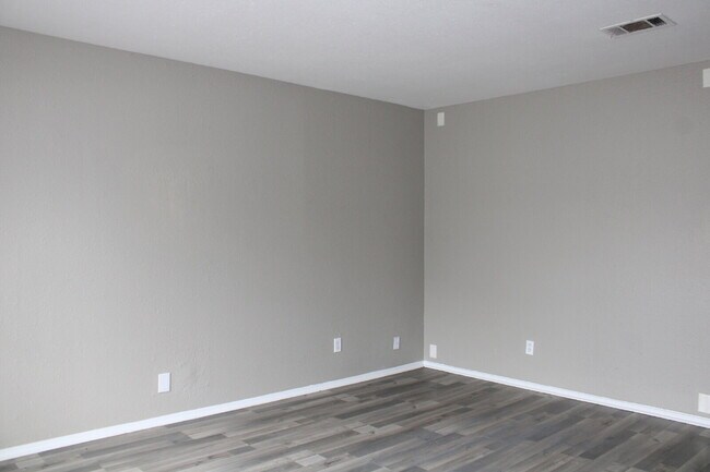 Foto del edificio - 528 Glen Cove St