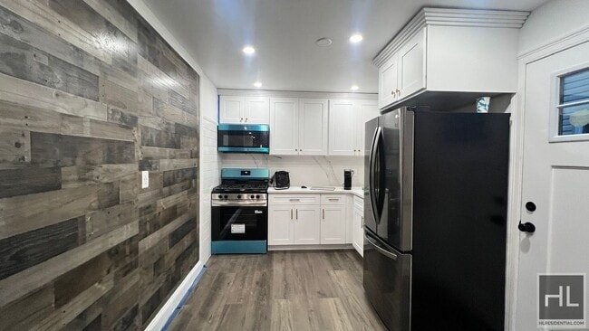 Building Photo - 256 STREET