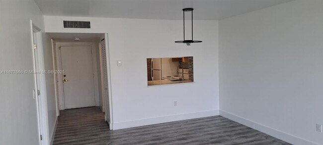 Foto del edificio - 9320 Fontainebleau Blvd