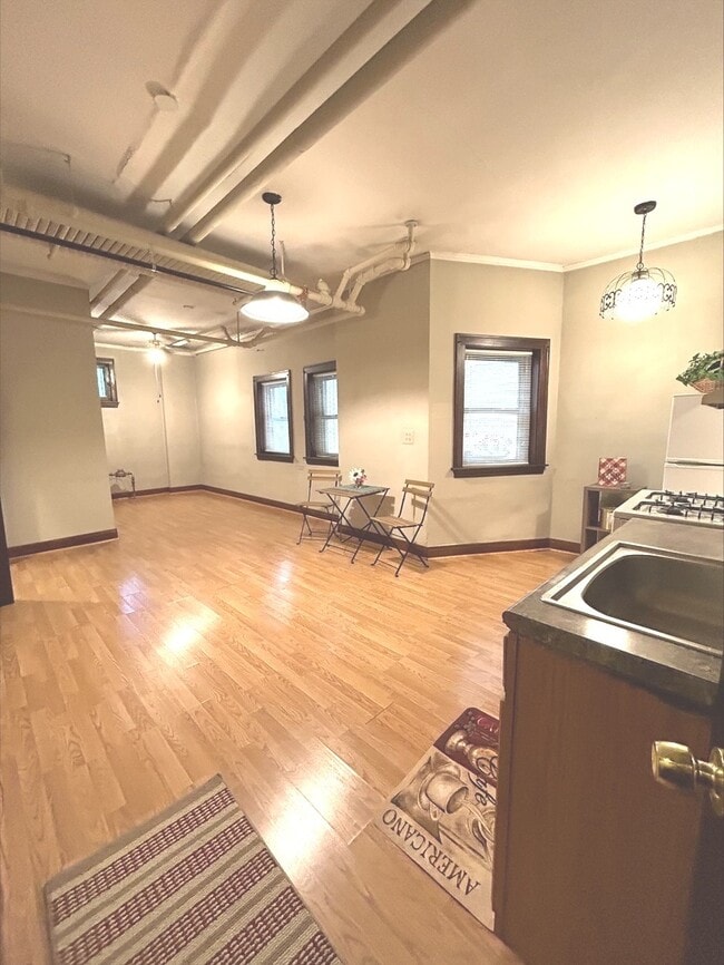 6048 N Washtenaw Ave, Chicago, IL 60659 House Rental in Chicago, IL