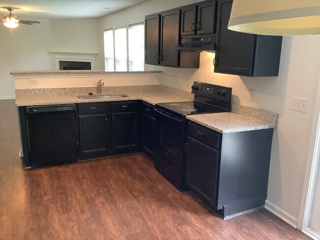 Building Photo - 6527 Forest Cross Dr